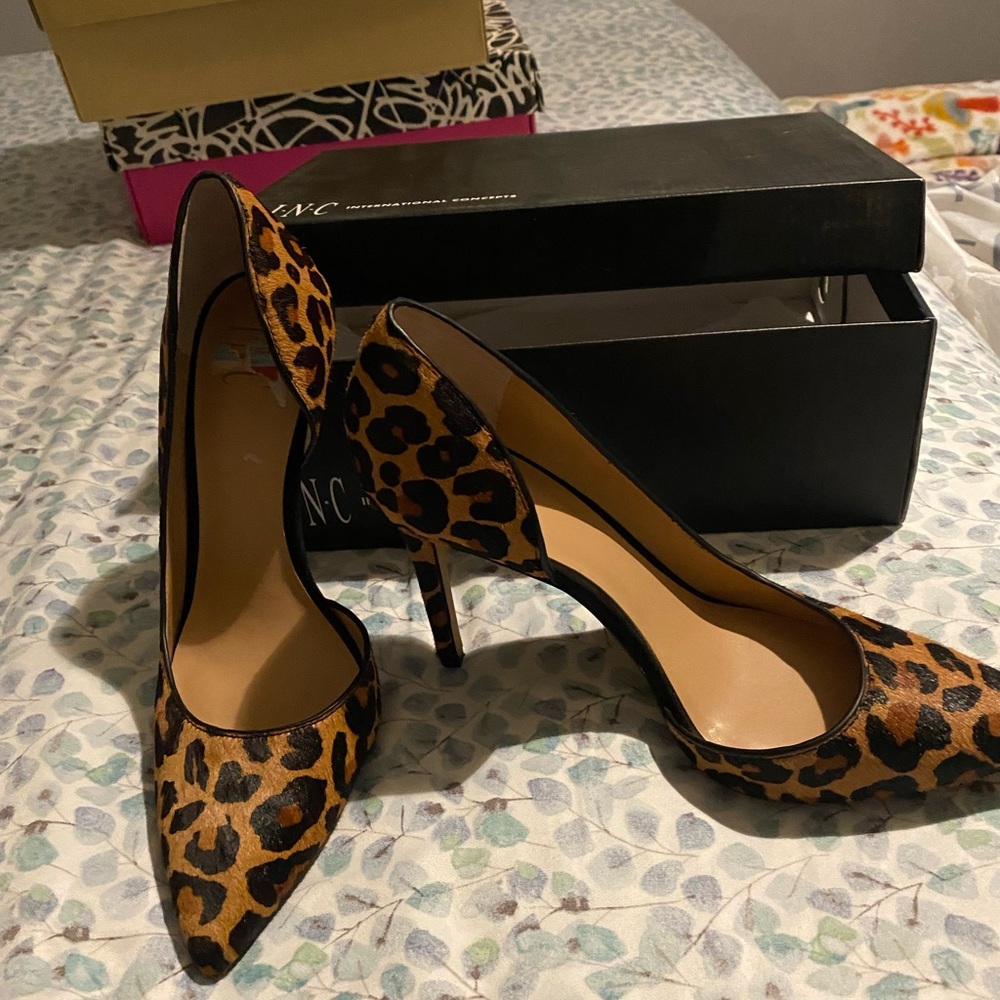 Leopard print pump heels used, size 7.5